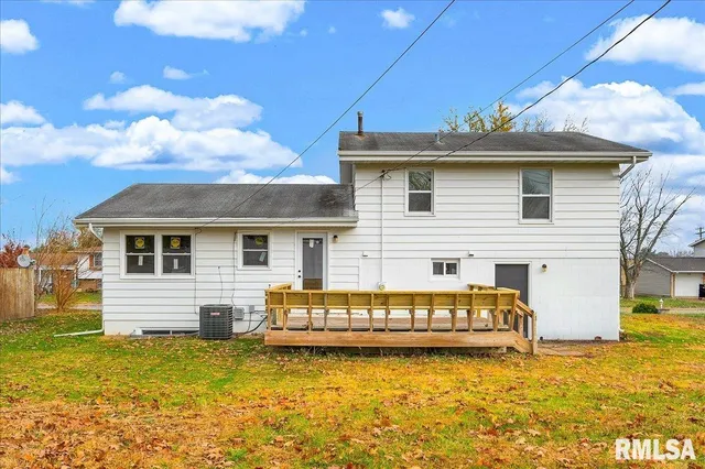 $214,900 | 303 South Hollybrook Drive, Chillicothe, IL 61523