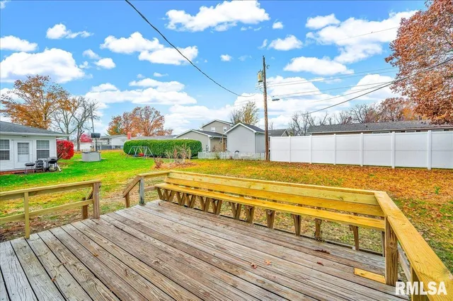 $214,900 | 303 South Hollybrook Drive, Chillicothe, IL 61523