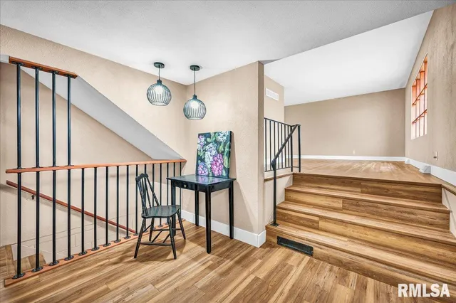 $214,900 | 303 South Hollybrook Drive, Chillicothe, IL 61523