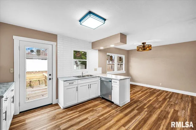 $214,900 | 303 South Hollybrook Drive, Chillicothe, IL 61523