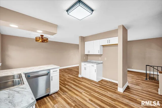 $214,900 | 303 South Hollybrook Drive, Chillicothe, IL 61523