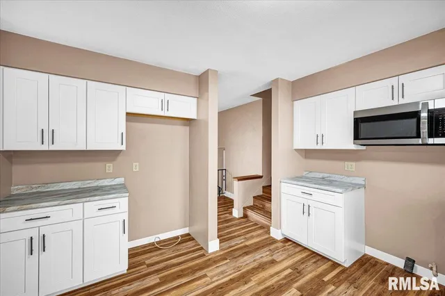 $214,900 | 303 South Hollybrook Drive, Chillicothe, IL 61523