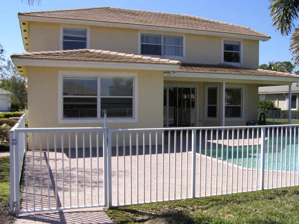 723 Southwest River Bend Circle Stuart, FL 34997 - Photo 25 of 39 fenced yard