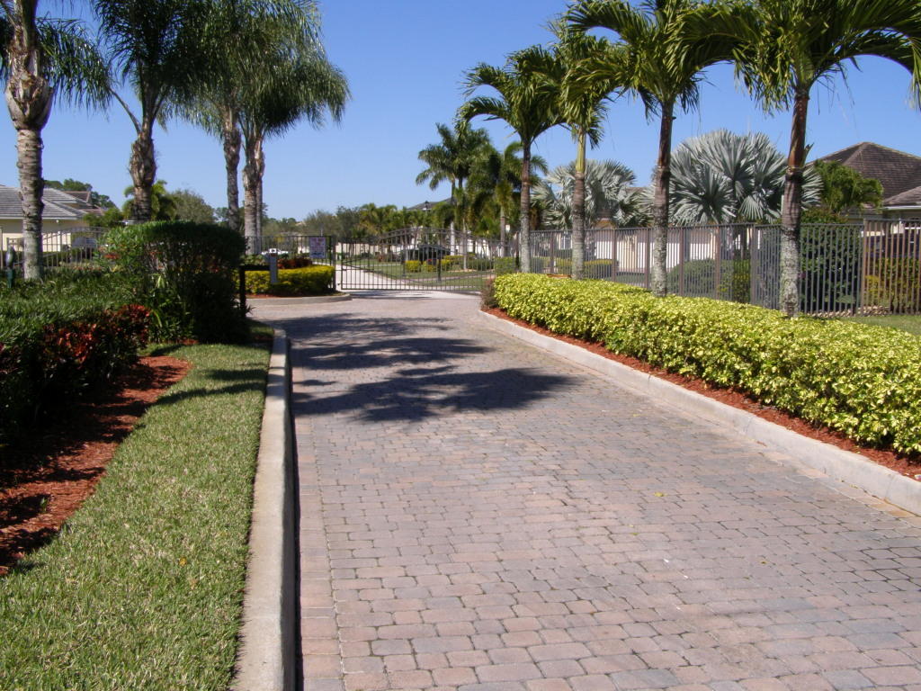 723 Southwest River Bend Circle Stuart, FL 34997 - Photo 33 of 39 gated entrance