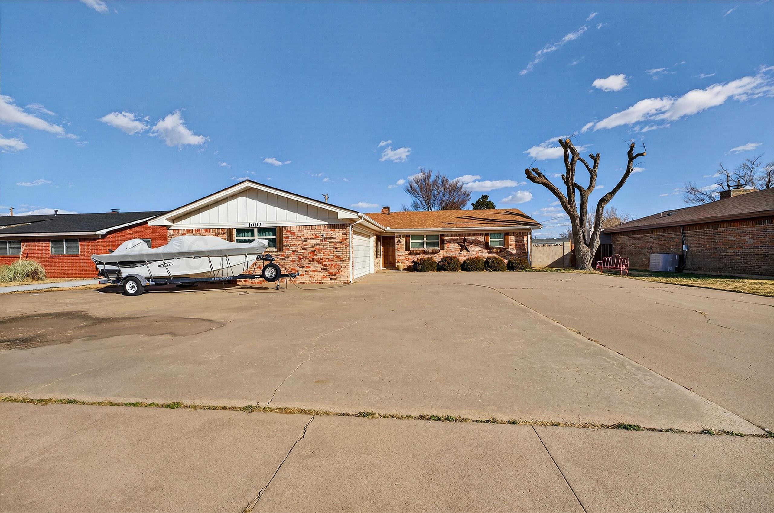 1007 Ave P Sunray, TX 79086 - Photo 1 of 42 Front