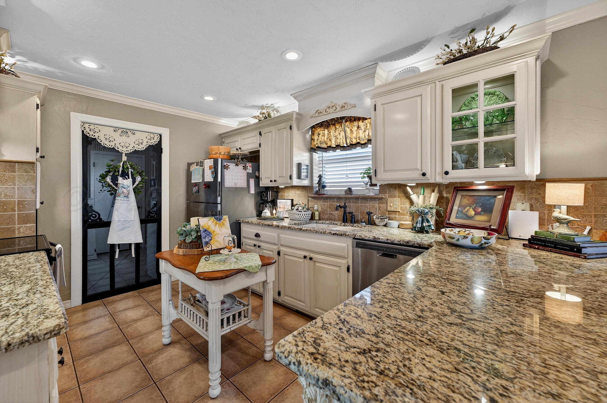 1007 Ave P Sunray, TX 79086 - Photo 11 of 42 Kitichen