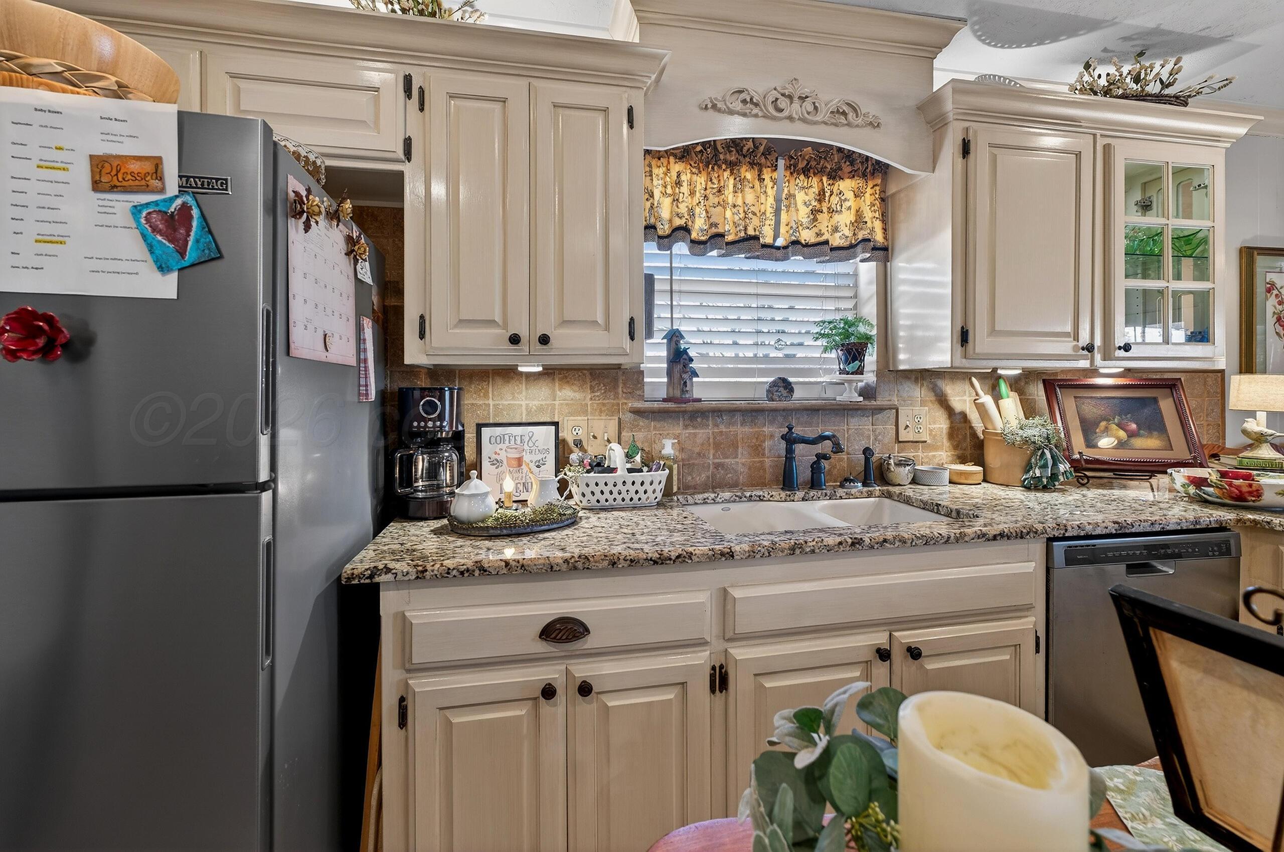 1007 Ave P Sunray, TX 79086 - Photo 13 of 42 Kitchen