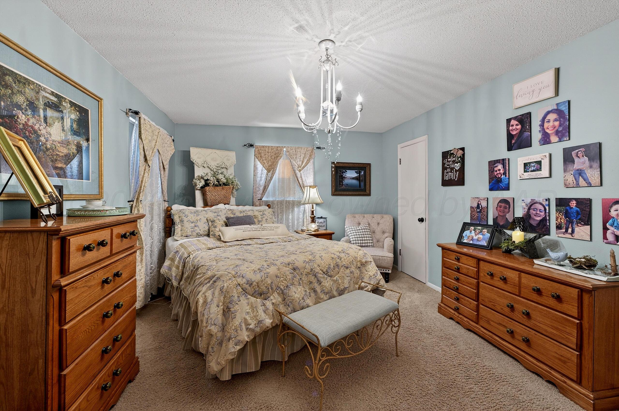 1007 Ave P Sunray, TX 79086 - Photo 18 of 42 Primary Bedroom