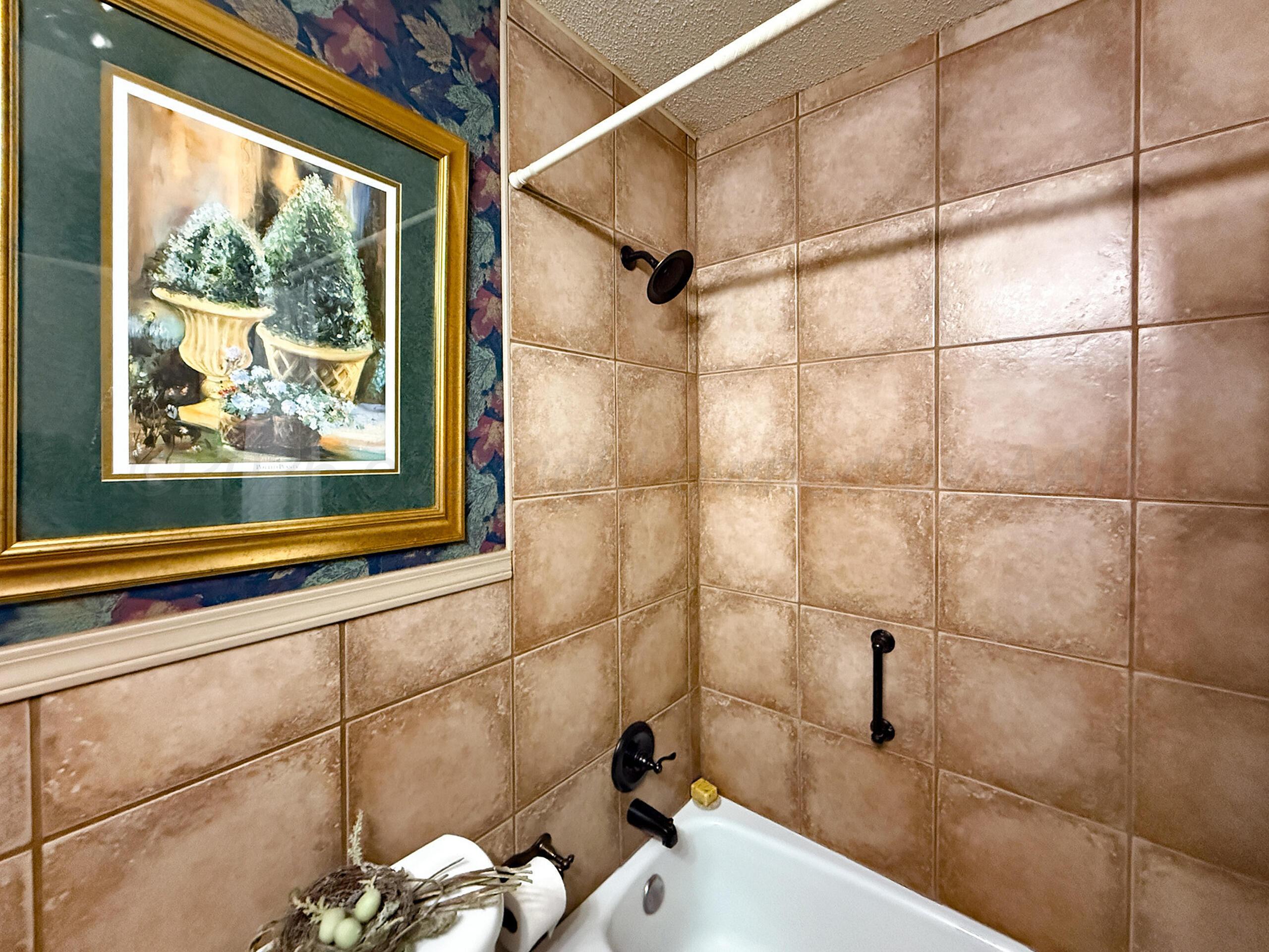 1007 Ave P Sunray, TX 79086 - Photo 27 of 42 Main Bath