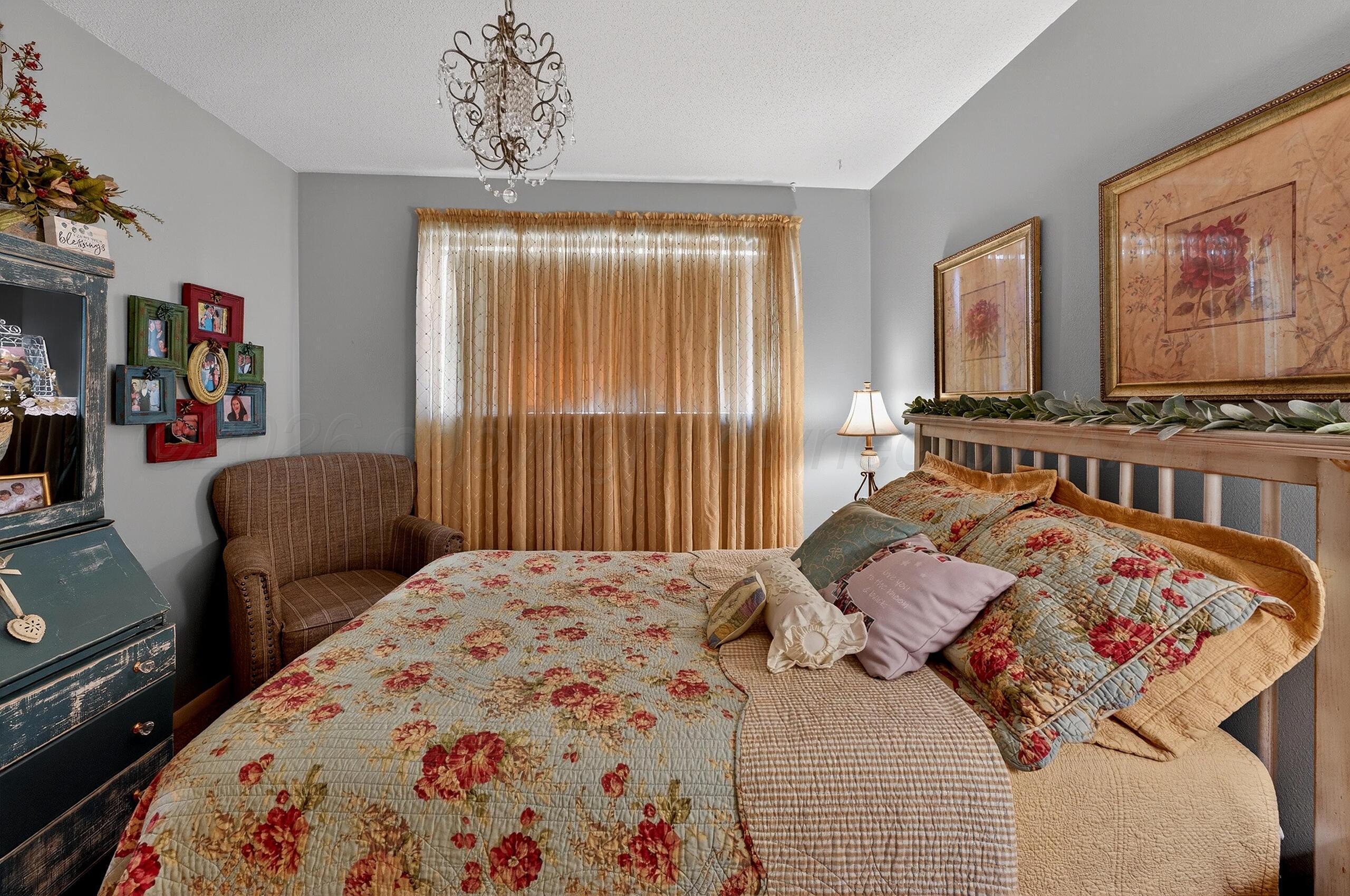 1007 Ave P Sunray, TX 79086 - Photo 29 of 42 Bedroom 3-a