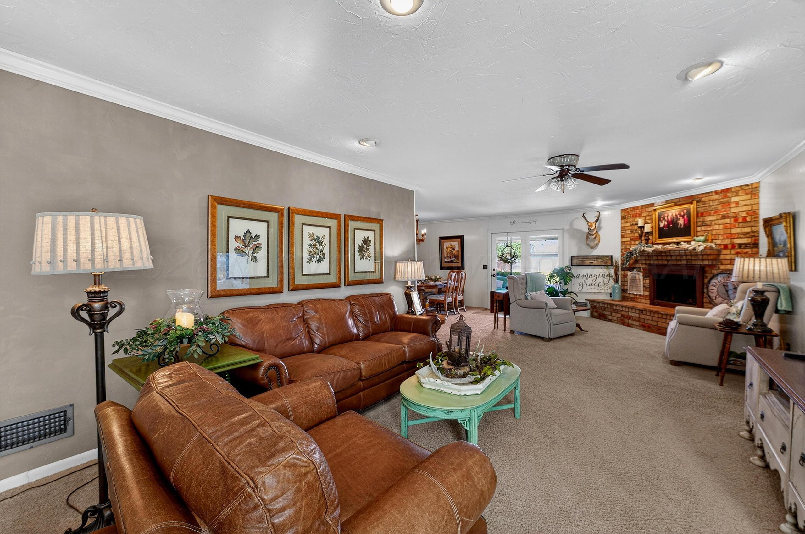 1007 Ave P Sunray, TX 79086 - Photo 4 of 42 Living Area