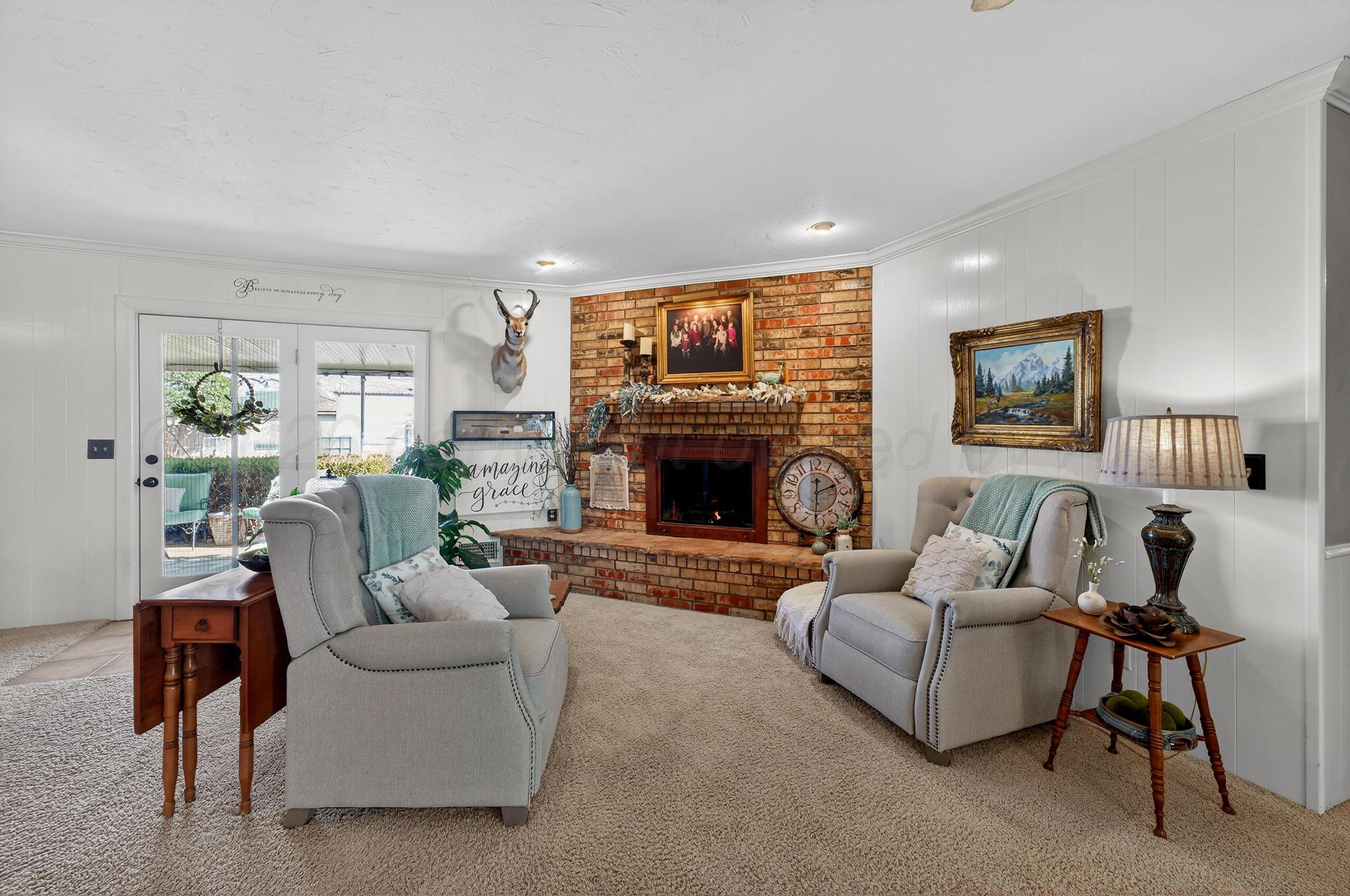 1007 Ave P Sunray, TX 79086 - Photo 5 of 42 Living Area