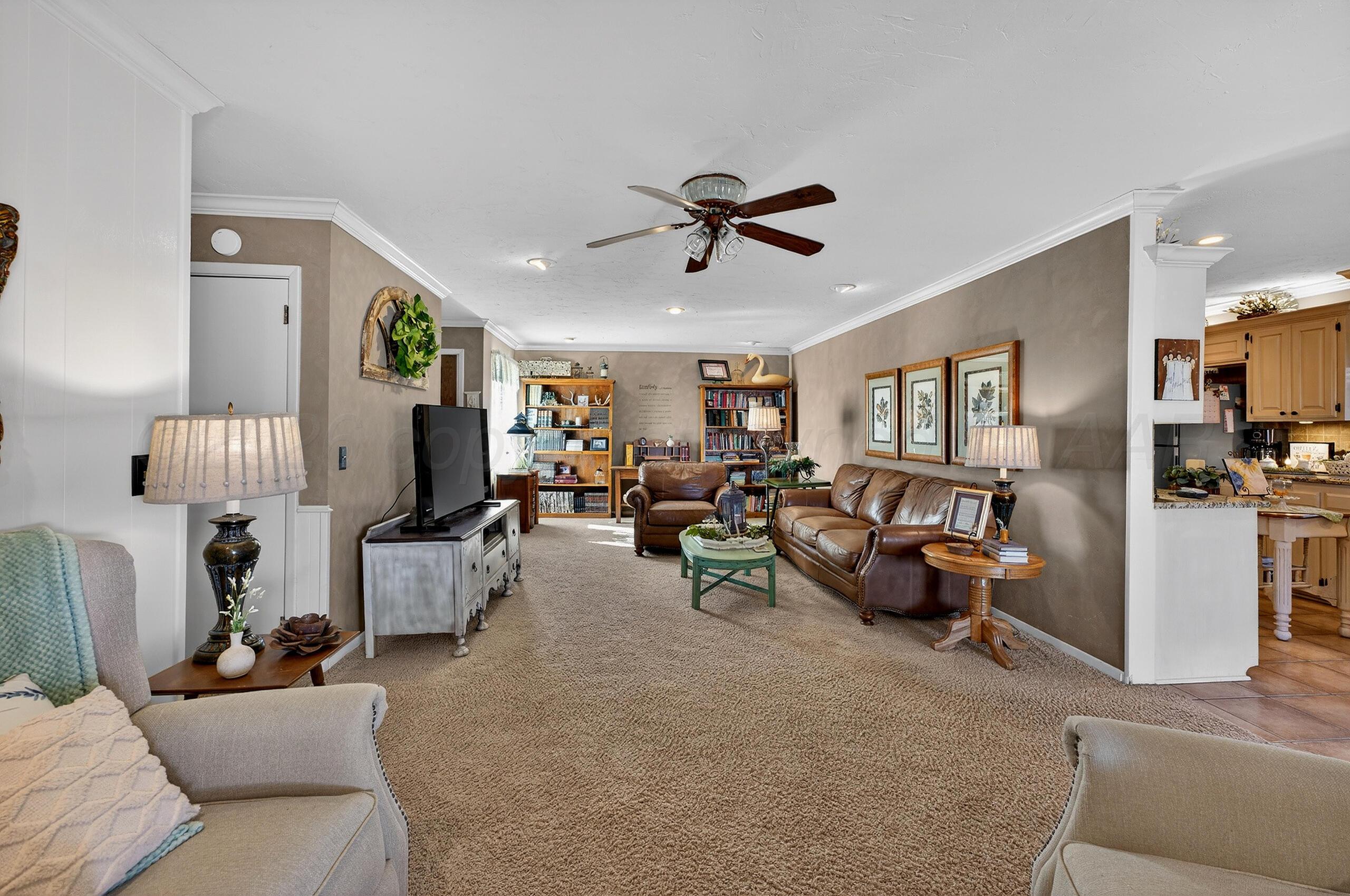 1007 Ave P Sunray, TX 79086 - Photo 7 of 42 Living Area