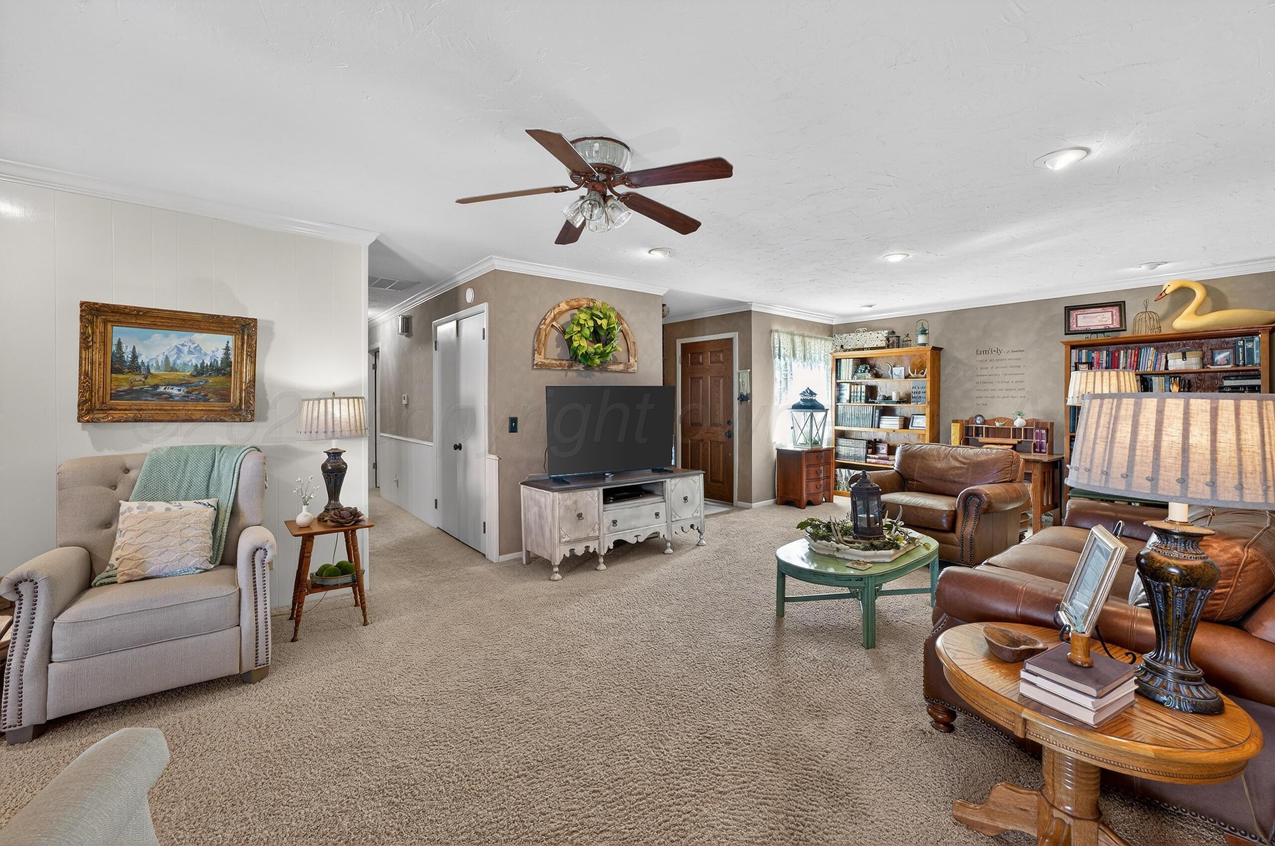 1007 Ave P Sunray, TX 79086 - Photo 8 of 42 Living Area