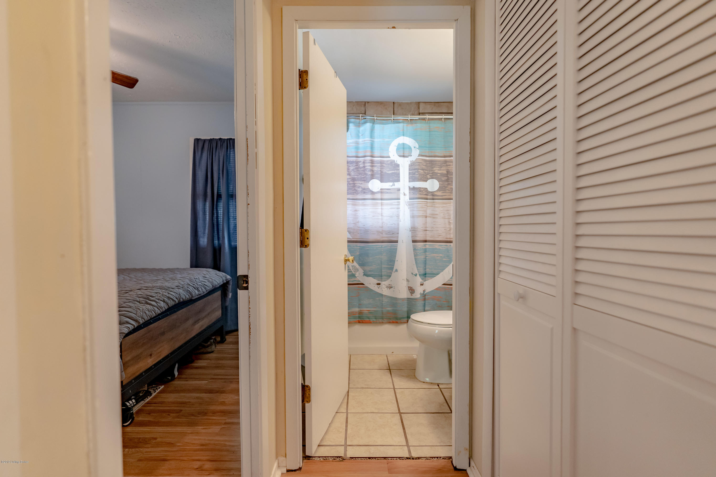 218 Crestwood Road Louisville, KY 40229 - Photo 25 of 35 Entrance to Full Bath