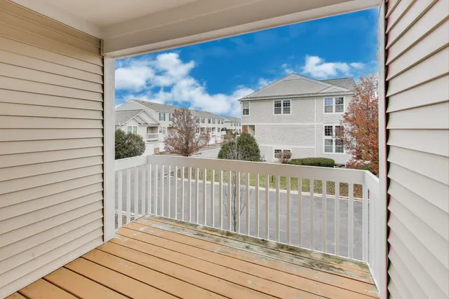 $310,000 | 2200 Neubauer Circle, Lindenhurst, IL 60046