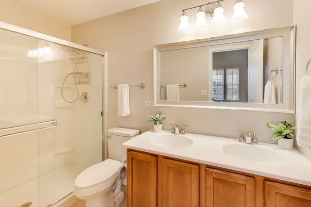 $310,000 | 2200 Neubauer Circle, Lindenhurst, IL 60046