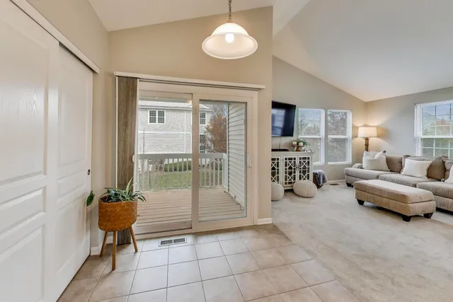 $310,000 | 2200 Neubauer Circle, Lindenhurst, IL 60046