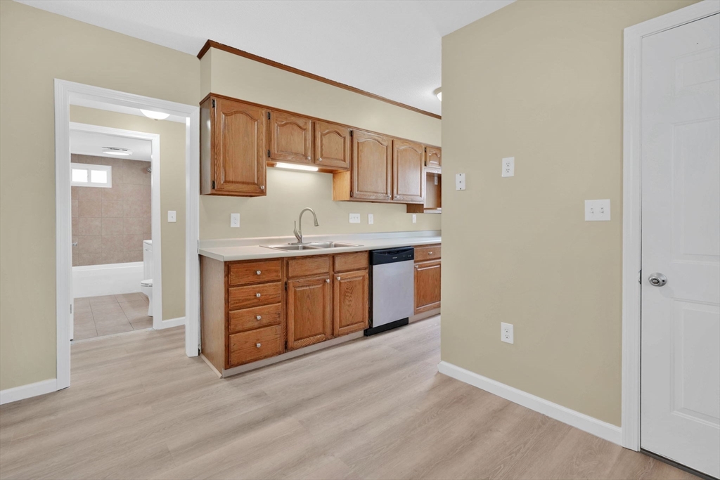 120-122 Larkspur Street Springfield, MA 01108 - Photo 8 of 31