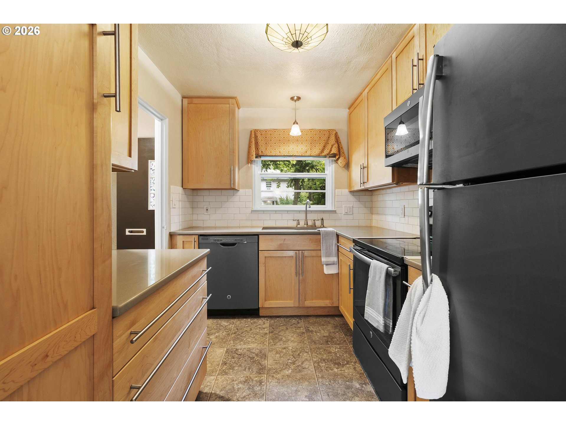 6810 Northeast Hancock Street Portland, OR 97213 - Photo 7 of 40