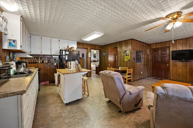 $195,000 | 460 Timberlane Loop, Hemphill, TX 75948