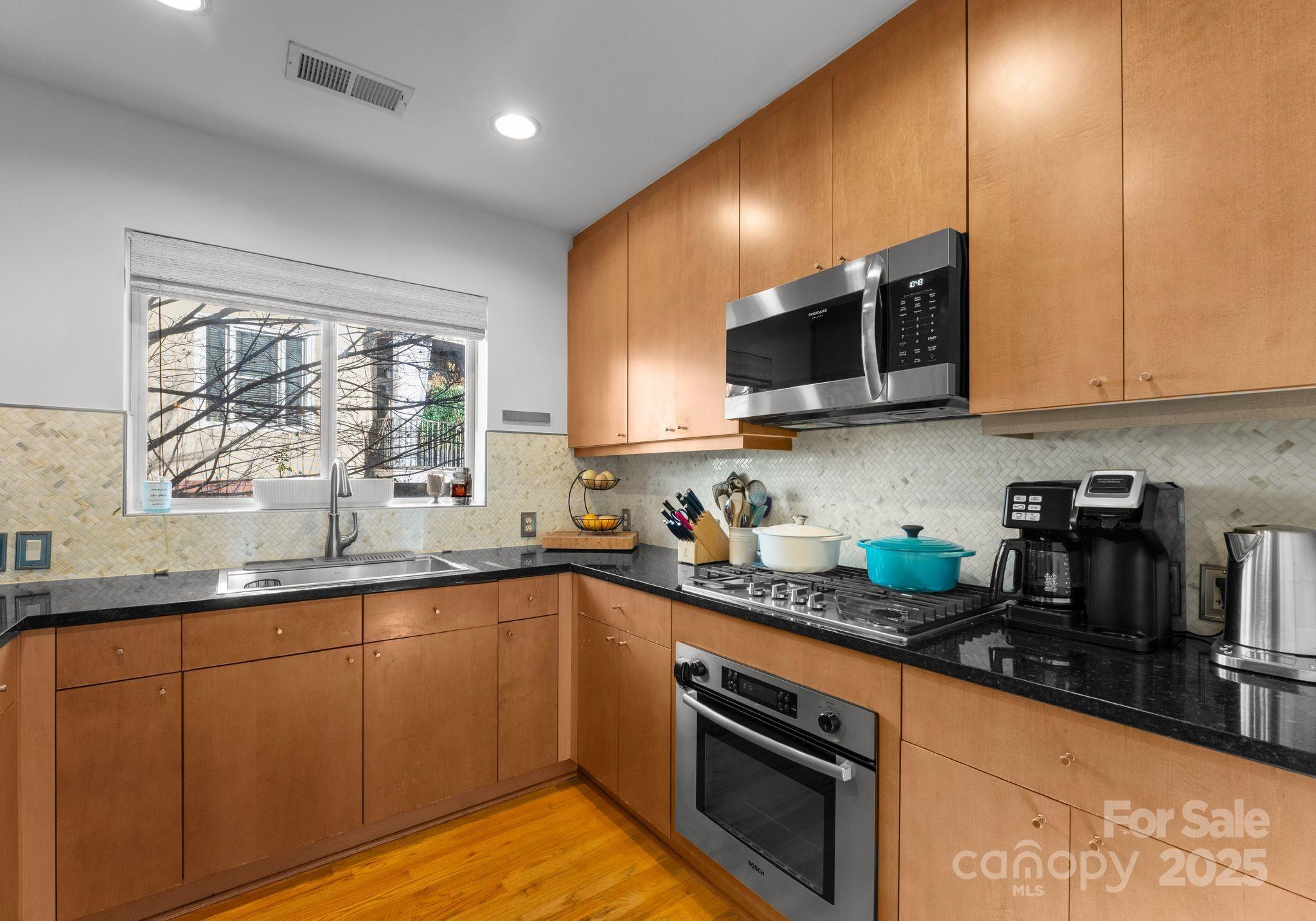 420 Queens Road, Unit 6 Charlotte, NC 28207 - Photo 18 of 24 Gallery Image 18