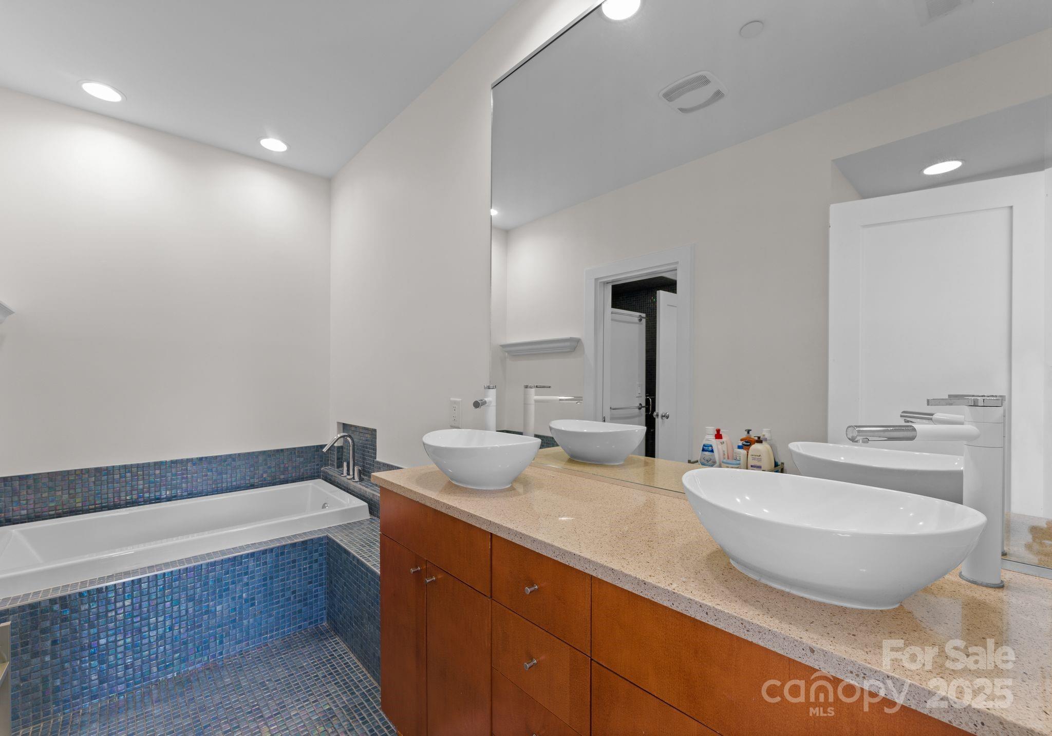 420 Queens Road, Unit 6 Charlotte, NC 28207 - Photo 20 of 24 Gallery Image 20