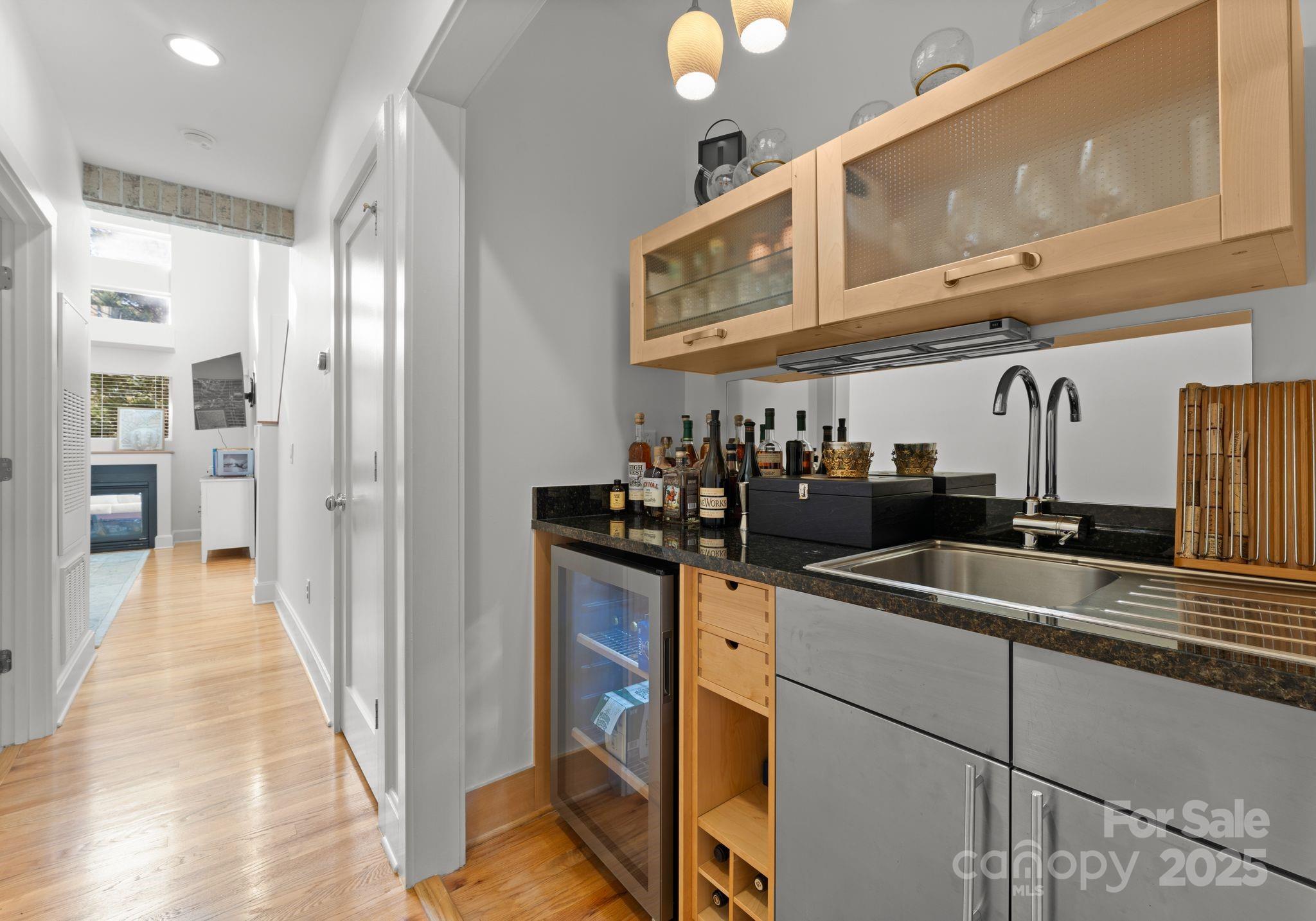 420 Queens Road, Unit 6 Charlotte, NC 28207 - Photo 9 of 24 Gallery Image 9