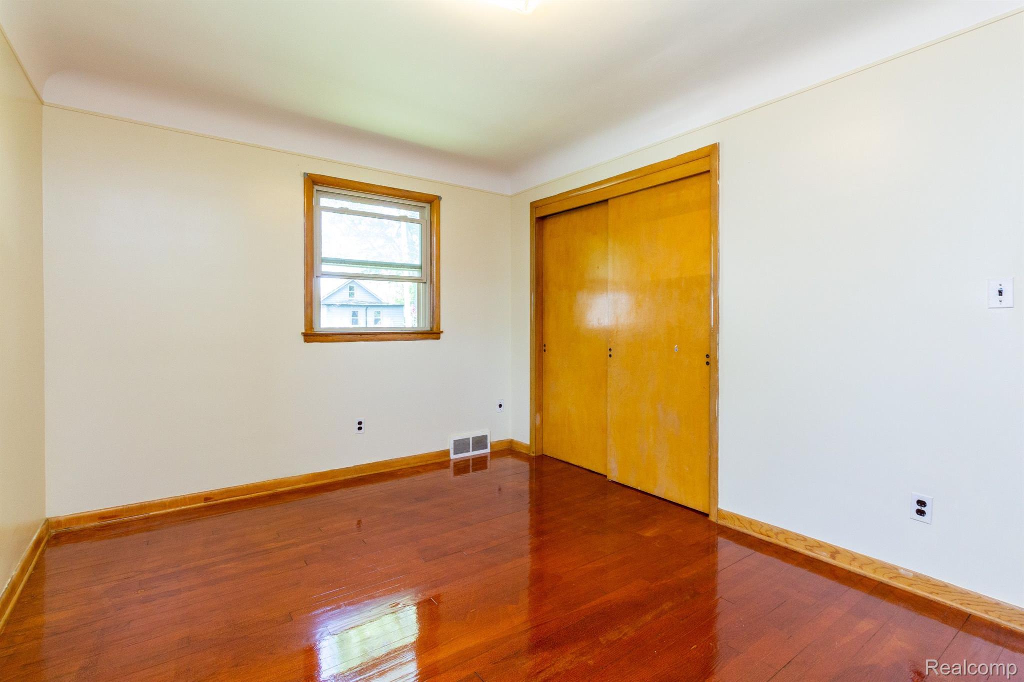 7363 Dale Center Line, MI 48015 - Photo 23 of 38 Gallery Image 23
