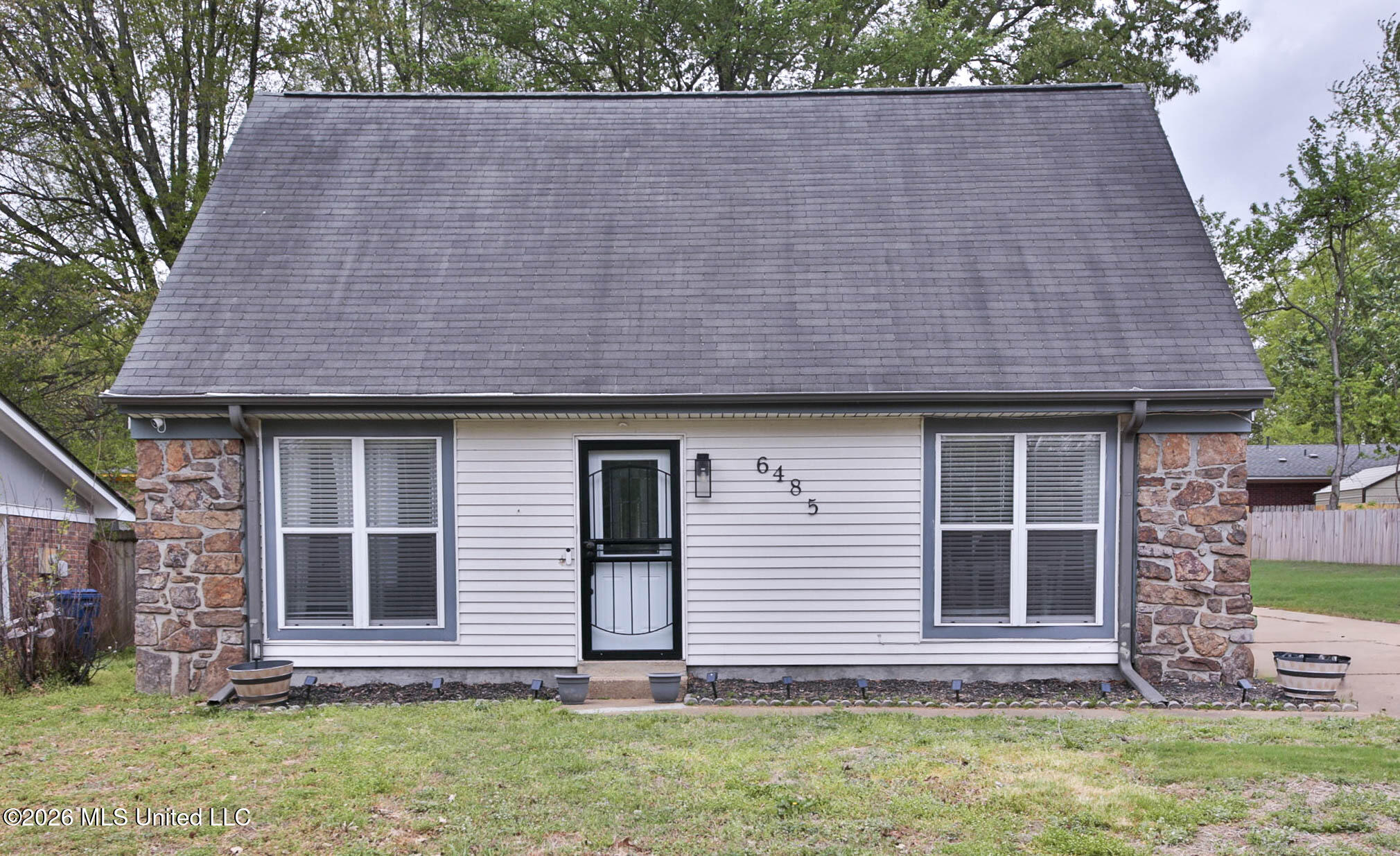 6485 Yorkshire Road Horn Lake, MS 38637 - Photo 2 of 30 _MG_9671