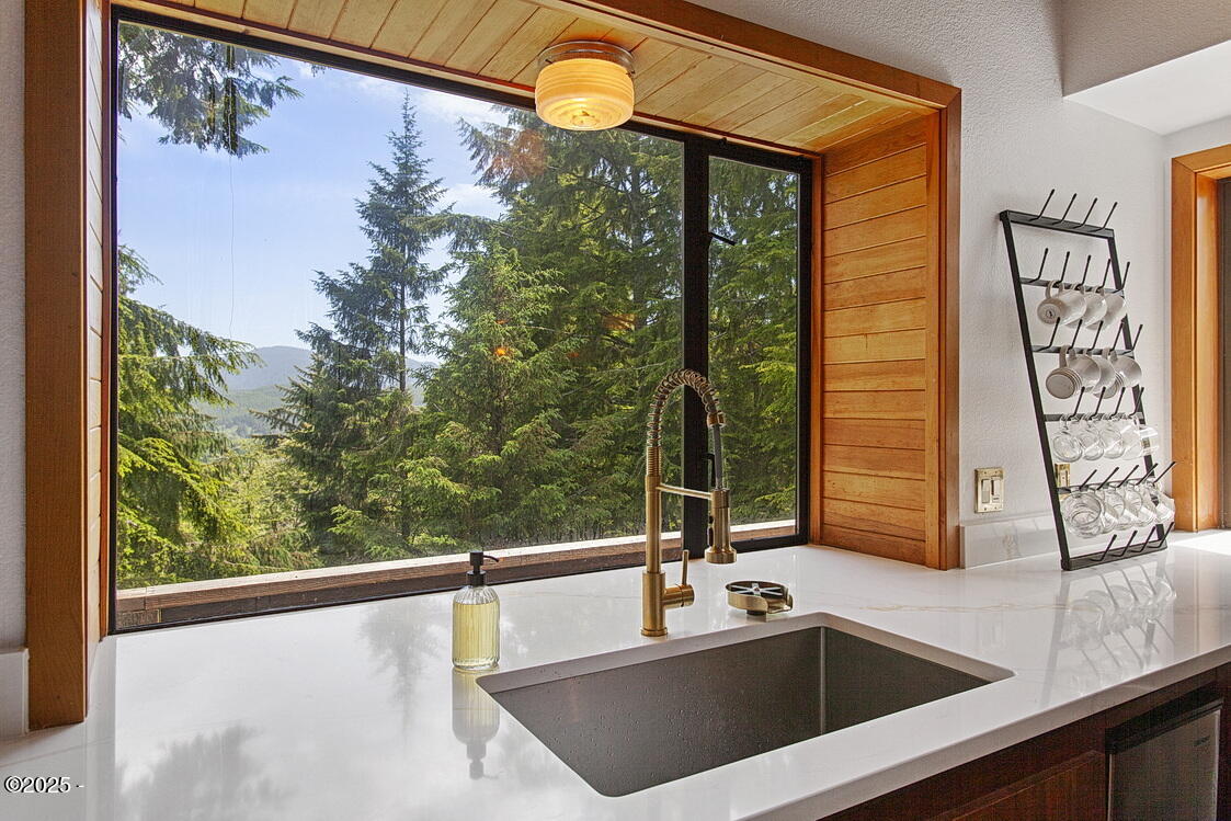 445 Summit View Lane Gleneden Beach, OR 97388 - Photo 14 of 67 Kitchen Sink