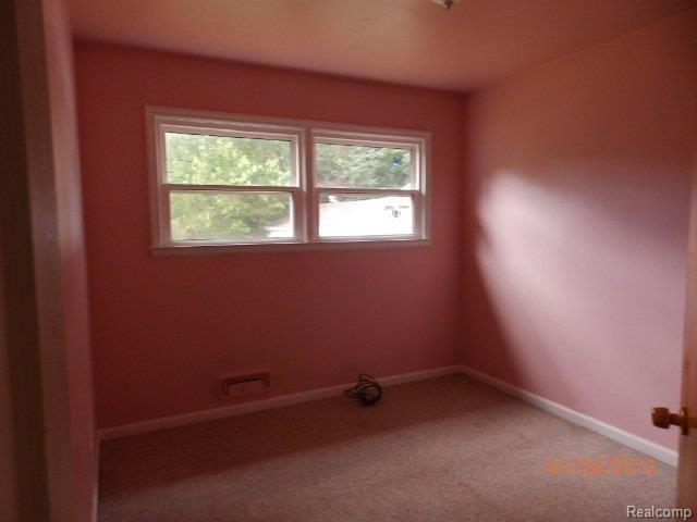 184 Chippewa Road Pontiac, MI 48341 - Photo 5 of 9 BEDROOM3.JPG