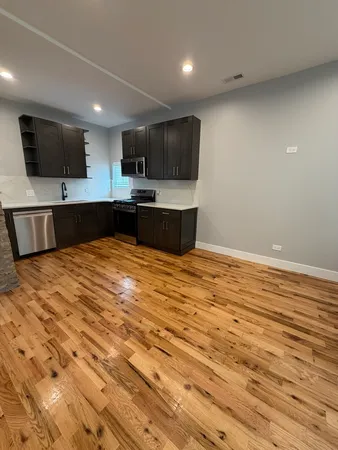 $2,095 | 2221 West 21st Place, Unit 1R, Chicago, IL 60608