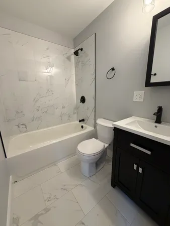 $2,095 | 2221 West 21st Place, Unit 1R, Chicago, IL 60608