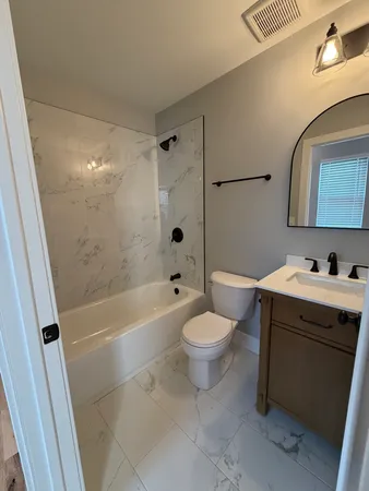 $2,095 | 2221 West 21st Place, Unit 1R, Chicago, IL 60608