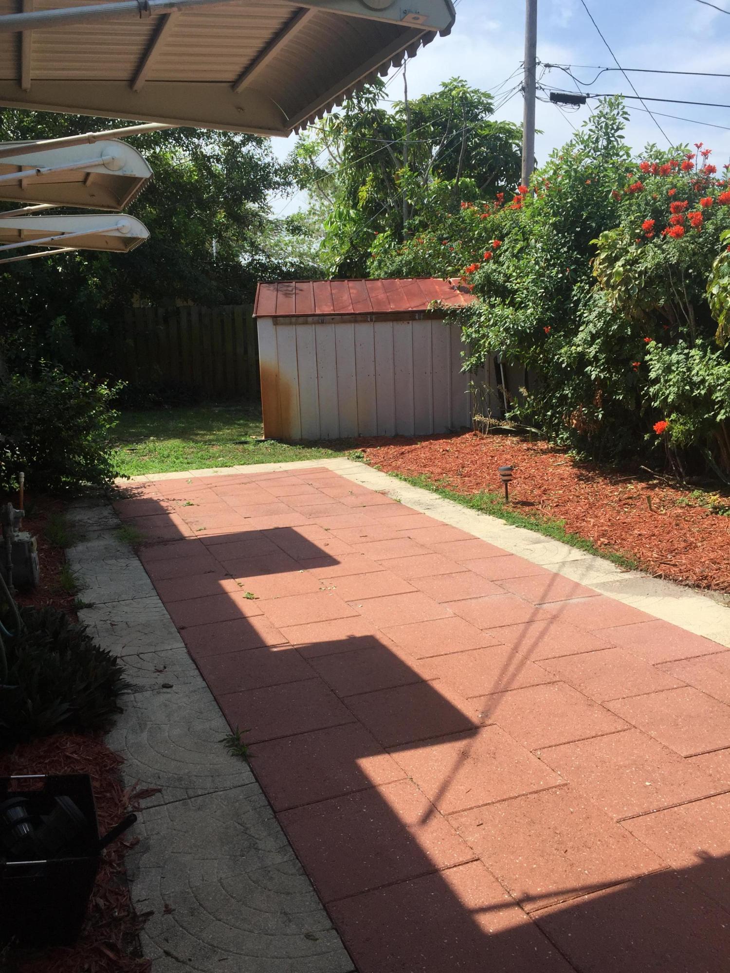 298 Lancaster Street Boca Raton, FL 33487 - Photo 4 of 20 back patio
