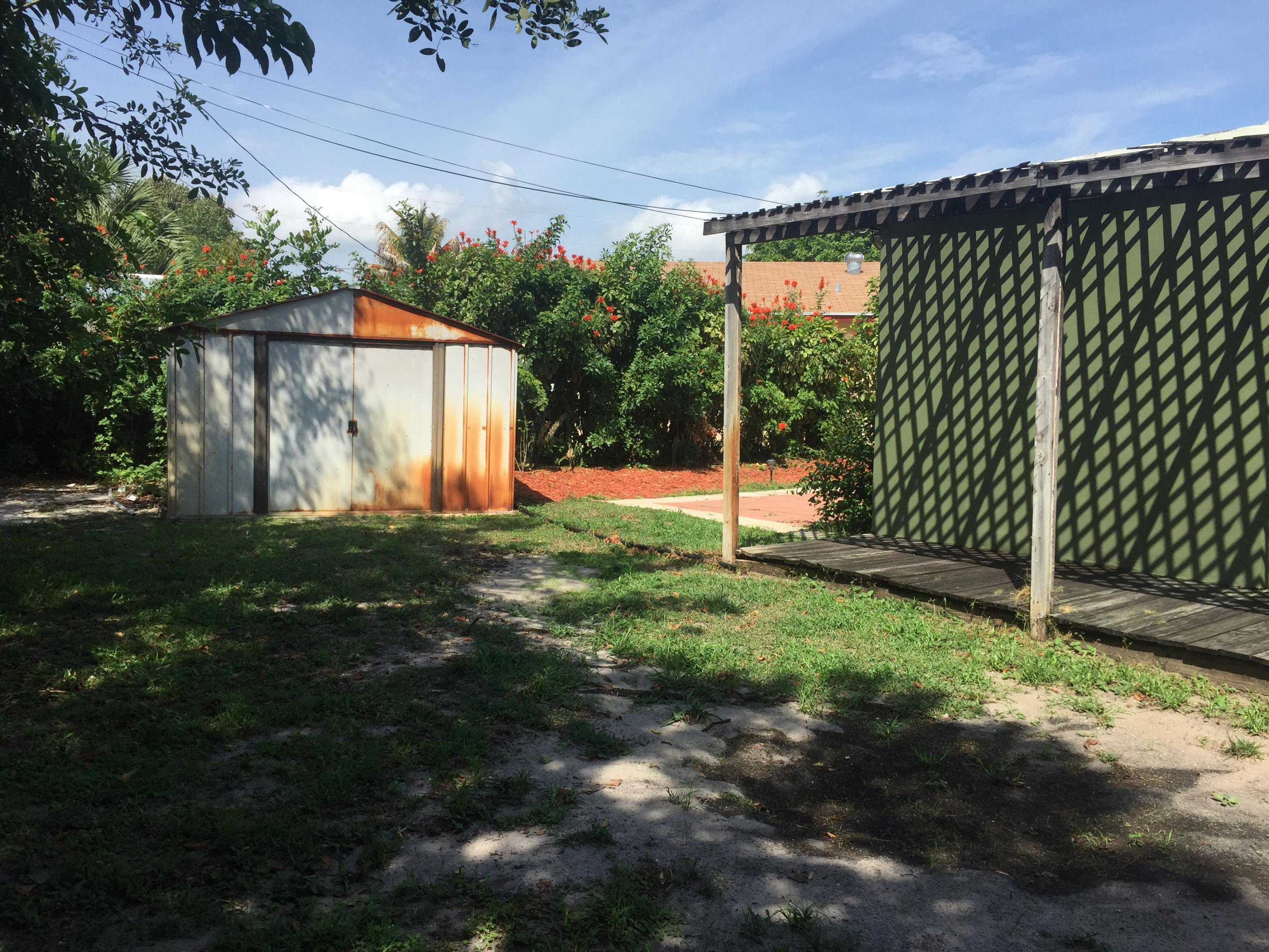298 Lancaster Street Boca Raton, FL 33487 - Photo 6 of 20 yard