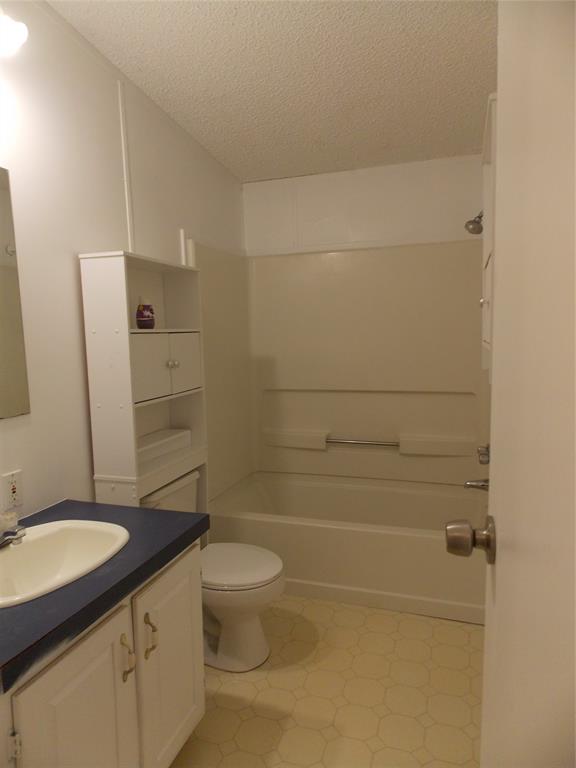 501 South New Hope Road Kennedale, TX 76060 - Photo 10 of 11 2nd Bathroom