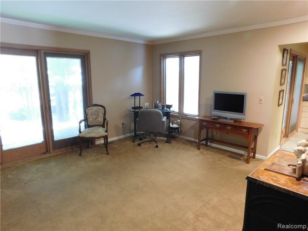 608 Lake Forest Road Rochester Hills, MI 48309 - Photo 4 of 19