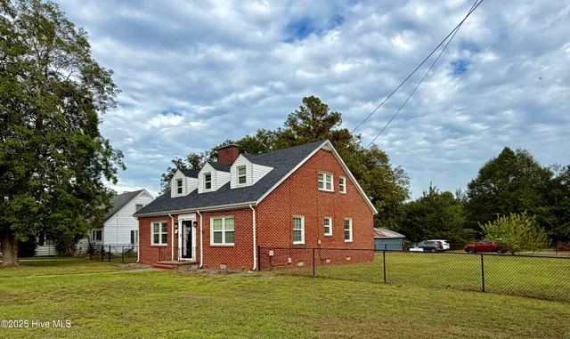 $279,999 | 406 North Caswell Street, La Grange, NC 28551