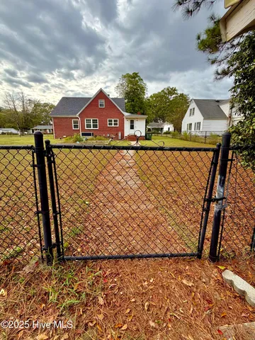 $279,999 | 406 North Caswell Street, La Grange, NC 28551