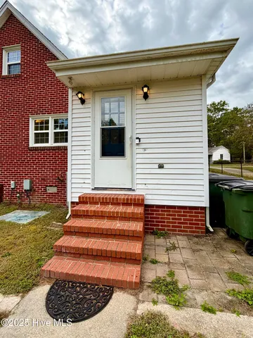 $279,999 | 406 North Caswell Street, La Grange, NC 28551