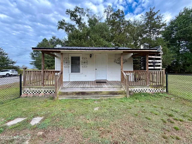 $279,999 | 406 North Caswell Street, La Grange, NC 28551