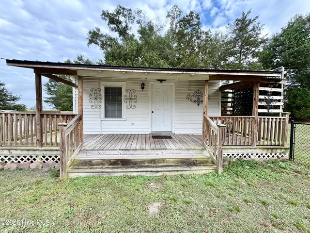 $279,999 | 406 North Caswell Street, La Grange, NC 28551