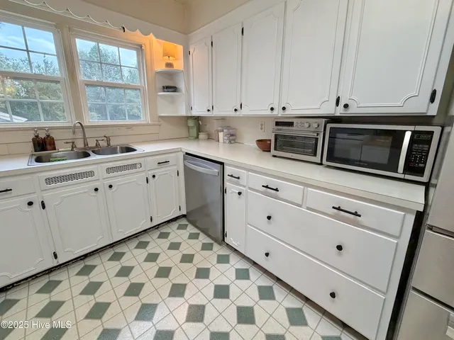 $279,999 | 406 North Caswell Street, La Grange, NC 28551