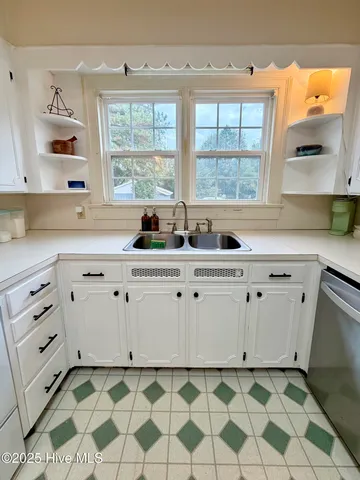 $279,999 | 406 North Caswell Street, La Grange, NC 28551