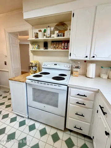 $279,999 | 406 North Caswell Street, La Grange, NC 28551