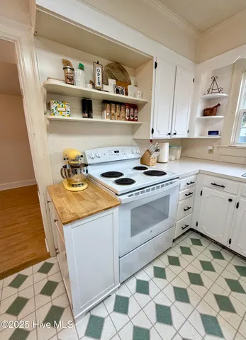 $279,999 | 406 North Caswell Street, La Grange, NC 28551