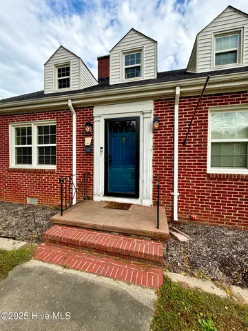 $279,999 | 406 North Caswell Street, La Grange, NC 28551