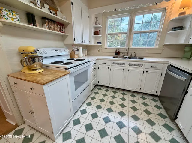 $279,999 | 406 North Caswell Street, La Grange, NC 28551